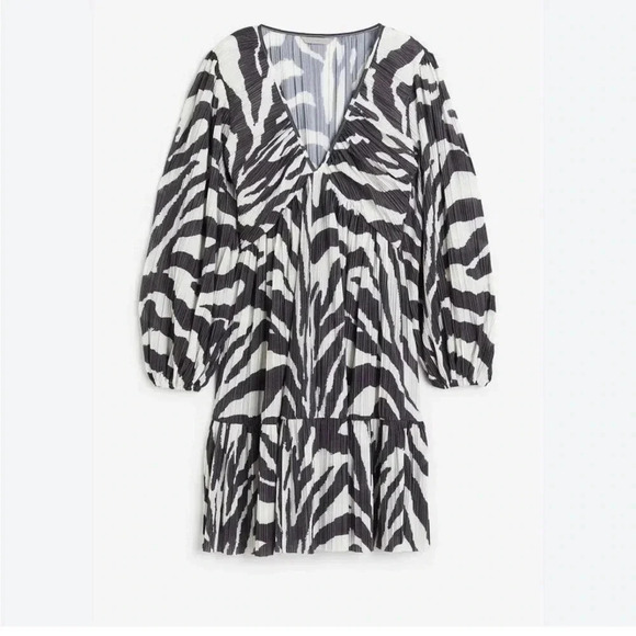 H&M animal print dress,,Black & white zebra print crinkle,balloon sleeves,tiered - Picture 3 of 16